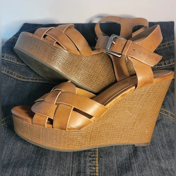 Indigo Rd. Brown Platform Wedge Sandals - Picture 2 of 4